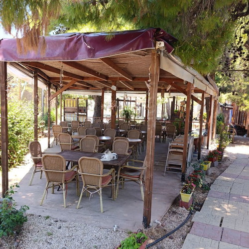 Τραπεζοκαθίσματα μεταχειρισμένα, σετ από πολυθρόνες μπαμπού, αλουμινίου, πλαστικές καρέκλες και τραπέζια