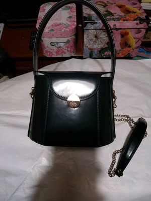 Μικρή τσάντα σε βαθύ πράσινο χρώμα σαν καινούργια