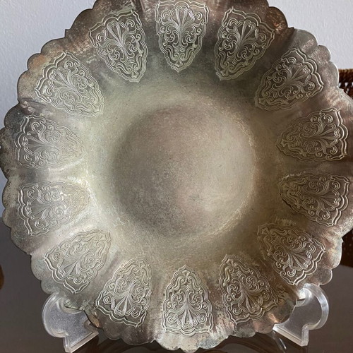 Vintage decorative bowls set of 2 used with engraved design