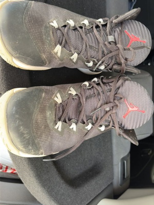 Jordan shoes size 44.5 used, black, good condition without tears