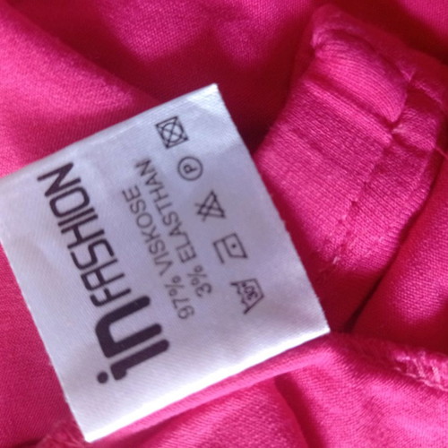 In fashion short leggings in fuchsia color new