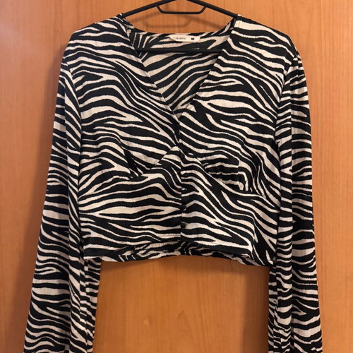 Terranova crop satin blouse with unique sleeves like new, black and white