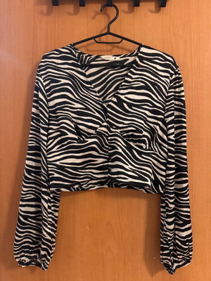 Terranova crop satin blouse with unique sleeves like new, black and white