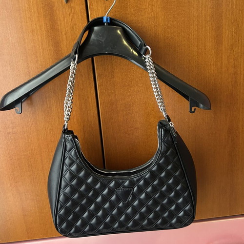 Black shoulder bag with silver chain strap, medium capacity