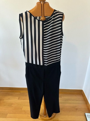 Zara jumpsuit like new, size medium, fabric, black and white