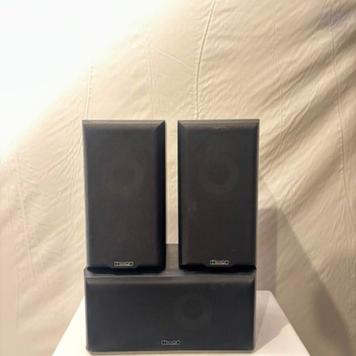Mission 700 and 70c1 speakers like new with powerful bass