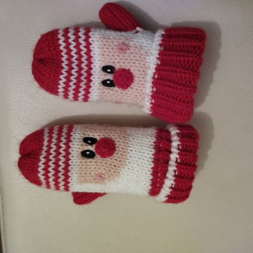 Baby gloves used, approximately 1-3 years, in excellent condition