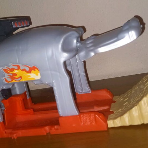 Hot Wheels Monster Trucks Pit Launch & Jam playset used 1:64 2021