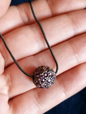 Κολιέ μαύρο με πέτρα μεταχειρισμένο, ροζ-μωβ αποχρώσεις