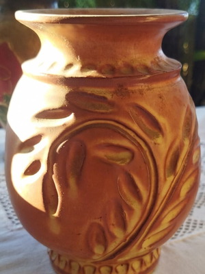 Κεραμικό βάζο με σχέδιο φύλλων ελιάς, κατασκευασμένο στην Κύπρο