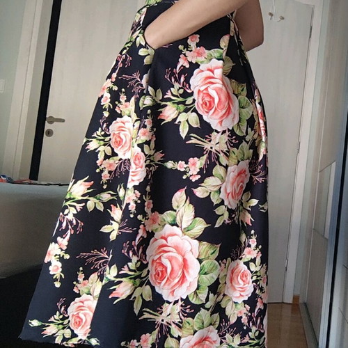 Floral midi skirt used, high-waisted with pockets, size XS