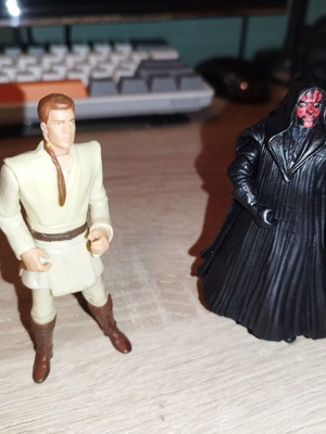 Star Wars figures Anakin Skywalker and Darth Maul like new