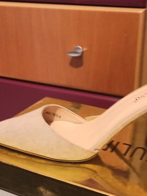 Women's beige pumps like new, size 40