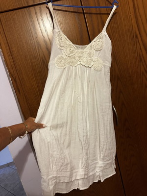 Calzedonia white dress medium large like new, cotton with appliqué flowers