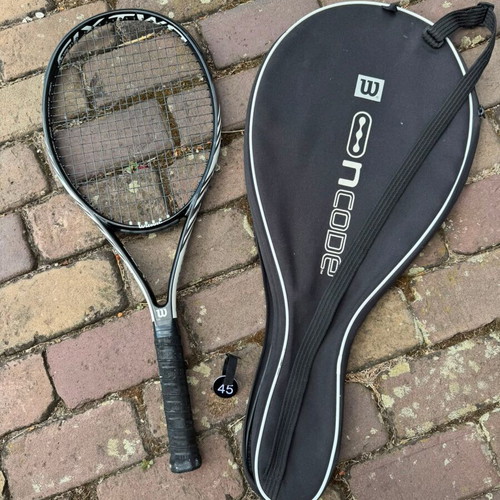 Wilson tennis racket black and white L2 284 grams
