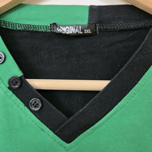 Nike T-shirt vintage style like new, black and green