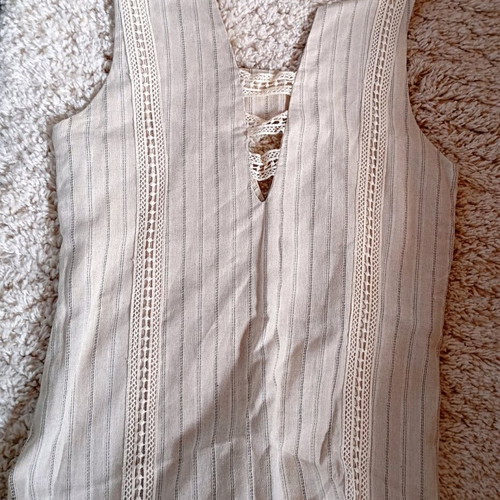 Beige Medium kaftani dress like new with embroidery and gold thread