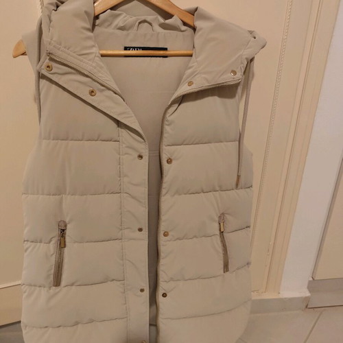 Quilted windproof vest Zara like new, size M, beige
