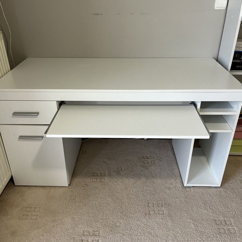 Desk like new, ideal for work and computer use