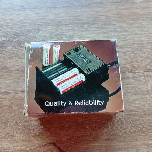 Battery Charger from the 80s new, for collectors