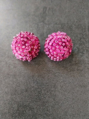 Beaded earrings fuchsia like new