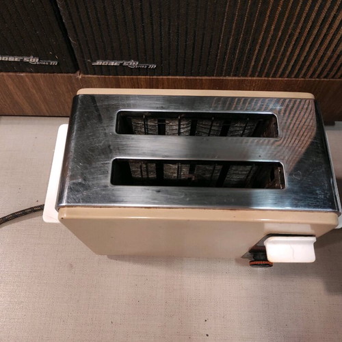 Phillips toaster used with two slots