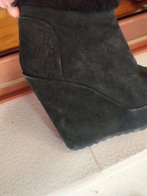 Boss suede platform ankle boots with fur like new, black