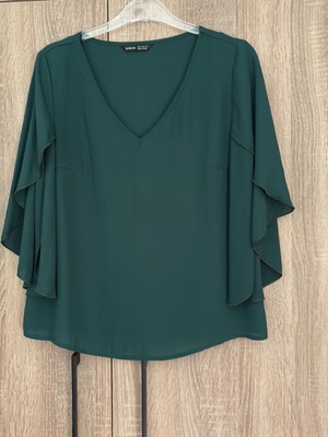 Shein women's blouse like new, dark green V-neck butterfly sleeves