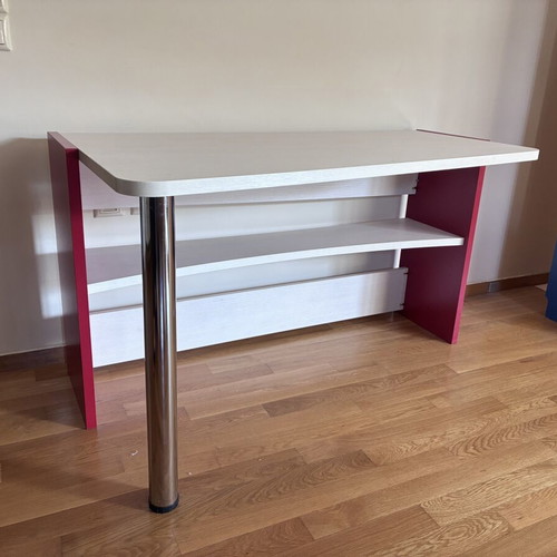 Neoset desk used, asymmetrical with minor damage
