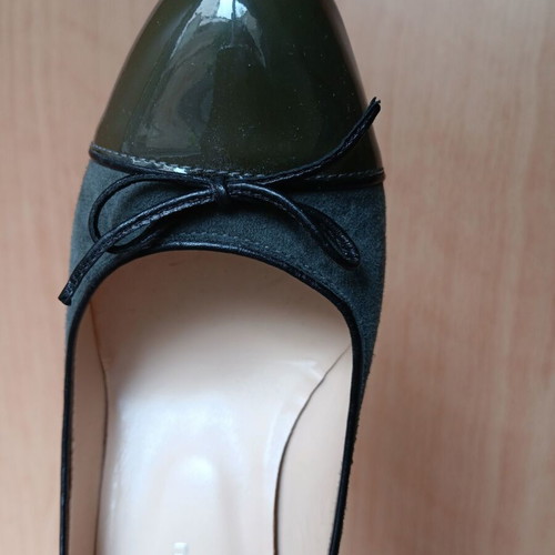 Kalogiou suede gray pumps used, size 35.5, with olive patent detail