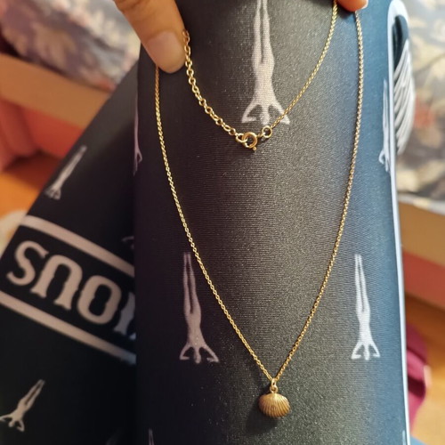 Gold necklace with shell and pearl pendant, like new, silver 925