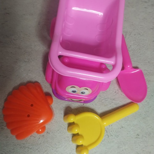 Children's beach set with truck and accessories, like new, pink
