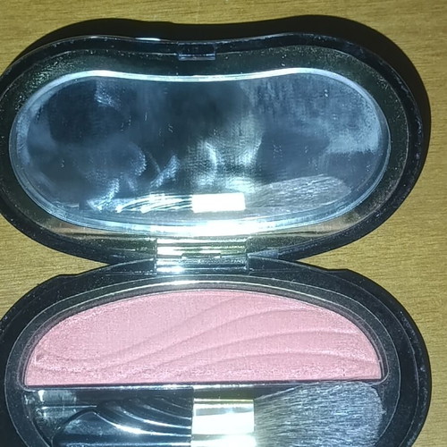 Elizabeth Arden Rouge Coral blush like new with mirror