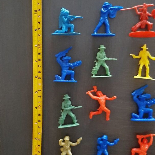 Vintage plastic toy soldiers and cowboys like new