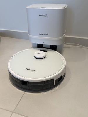 Rohnson Mamba Robot+ robotic vacuum with self-cleaning station, like new