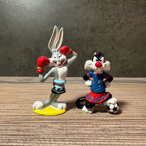 Looney Tunes Kinder Surprise 2004 figures like new, set