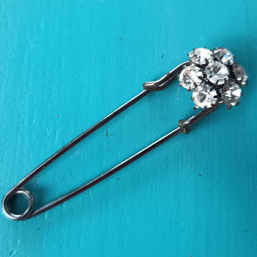 Vintage brooch 7cm with clear rhinestones, like new