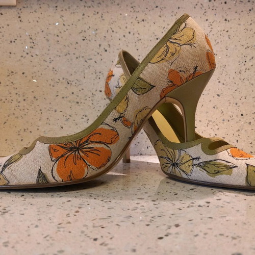 Nine West floral pumps new, leather interior, 9.5 cm heel