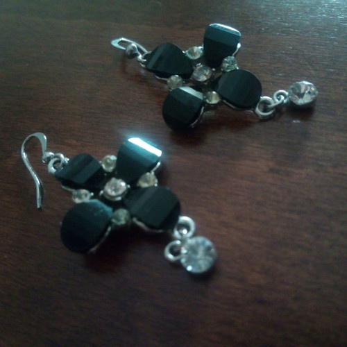 Black hanging cross clover earrings used, bakelite and metal