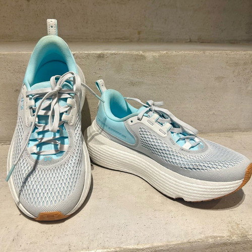 Underarmour Infinite Elite 2 women's athletic shoes like new, size 39