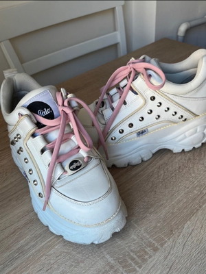 Buffalo Limited Edition sneakers like new, size 38, white with pink laces