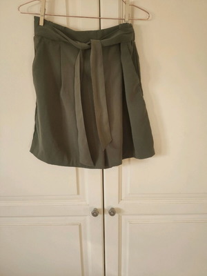 Khaki shorts like new, size 38 with elastic waist