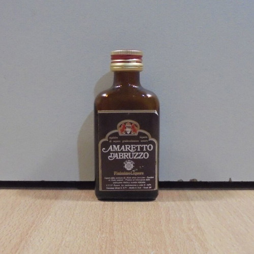 Amaretto D' Abruzzo liqueur old glass miniature bottle 20ml sealed like new