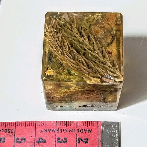 Decorative piece with flowers new, epoxy resin with dried flowers