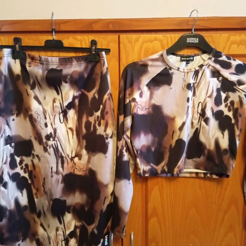 Inna Manoli set cropped top and skirt like new, beige brown
