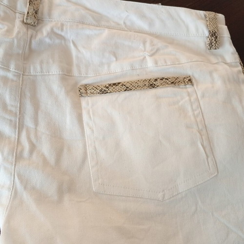 White shorts with crocodile trim New Woman XL cotton like new