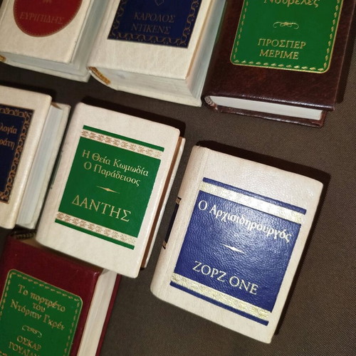 Deagostini 7 collectible miniature books used