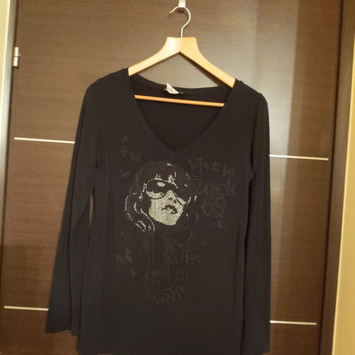 Women's blouse with rhinestones like new, black