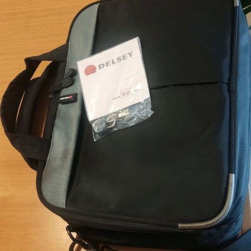 Delsey laptop bag briefcase like new, black