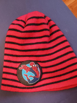 Marvel kids hat like new, red with blue stripes and Spiderman